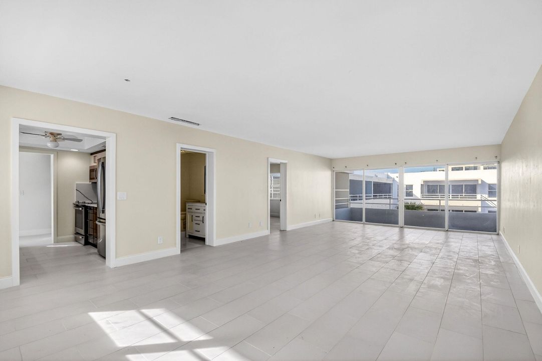 For Sale: $500,000 (1 beds, 1 baths, 1013 Square Feet)