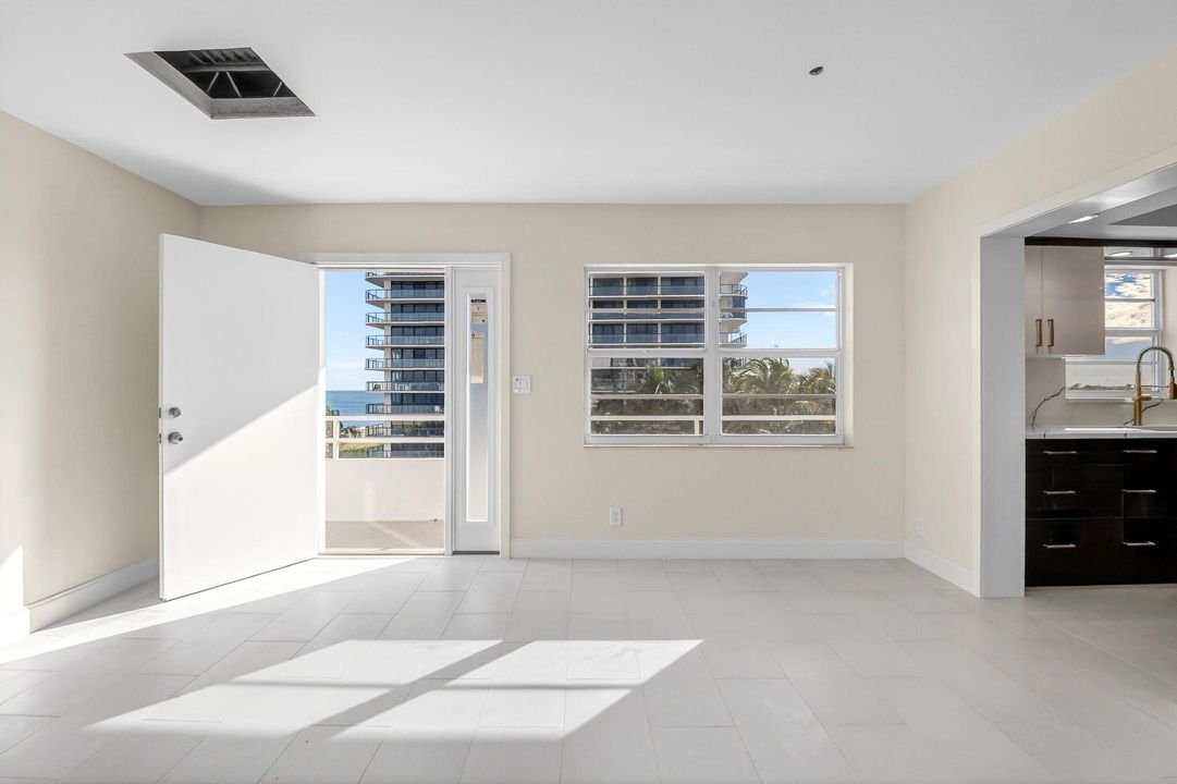 For Sale: $500,000 (1 beds, 1 baths, 1013 Square Feet)