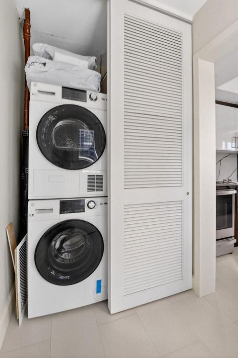 For Sale: $500,000 (1 beds, 1 baths, 1013 Square Feet)