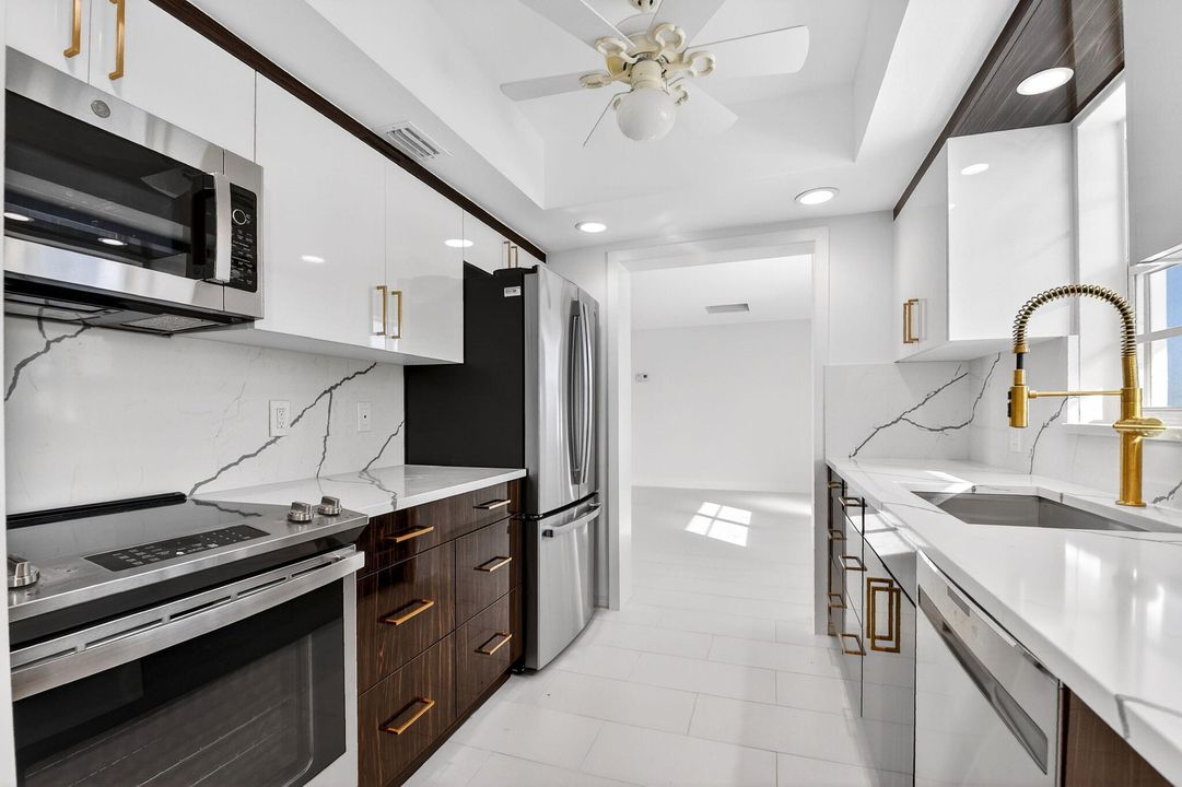 For Sale: $500,000 (1 beds, 1 baths, 1013 Square Feet)