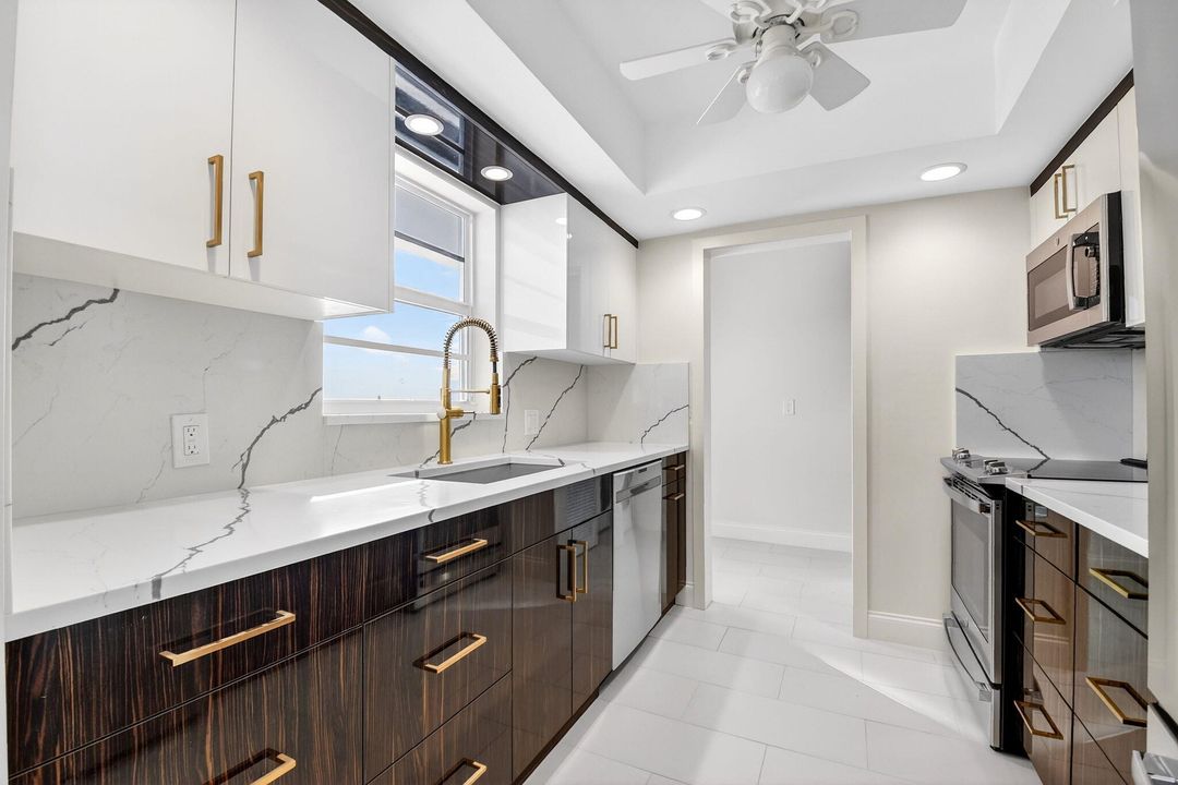 For Sale: $500,000 (1 beds, 1 baths, 1013 Square Feet)