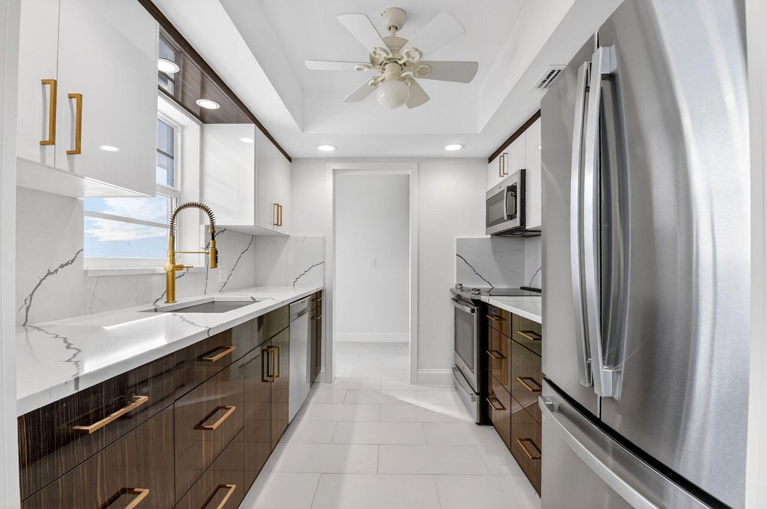 For Sale: $500,000 (1 beds, 1 baths, 1013 Square Feet)