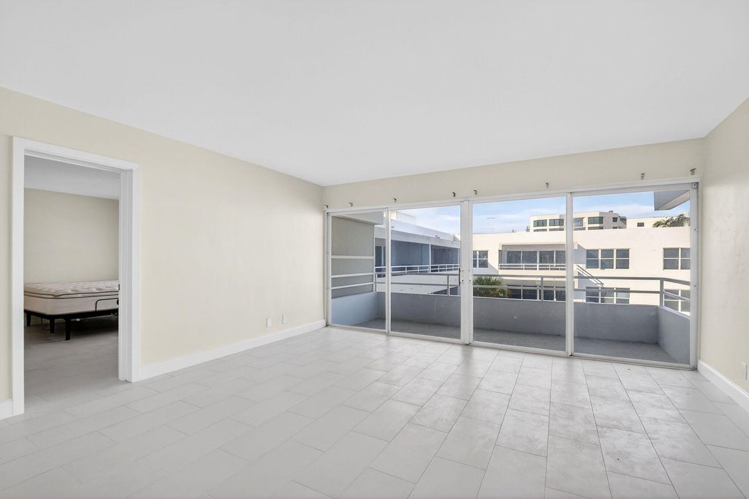 For Sale: $500,000 (1 beds, 1 baths, 1013 Square Feet)