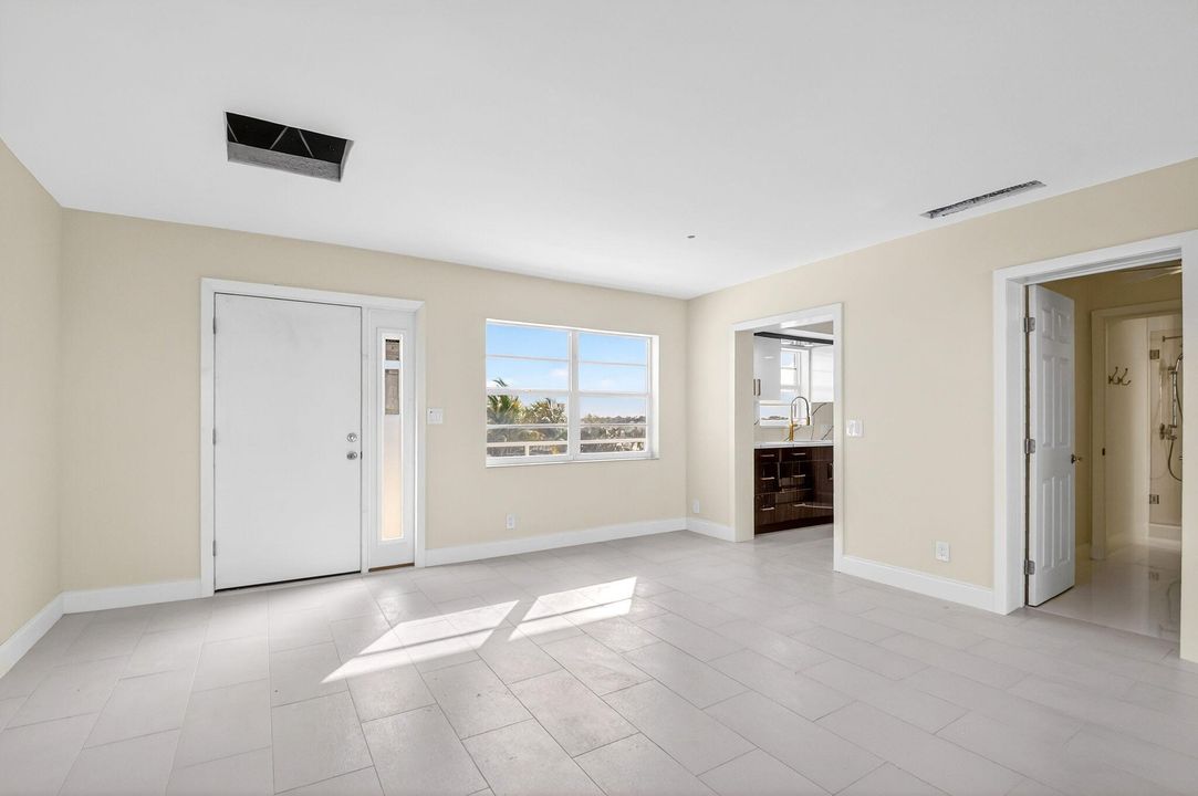 For Sale: $500,000 (1 beds, 1 baths, 1013 Square Feet)