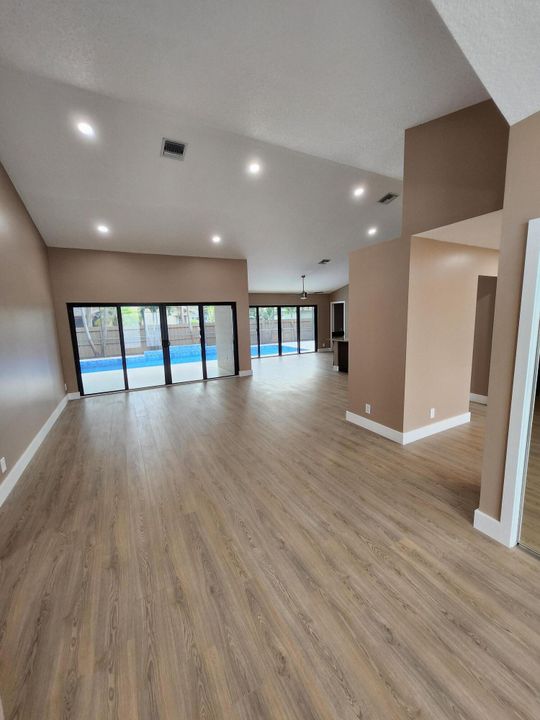 На продажу: $749,900 (3 спален, 2 ванн, 2003 Квадратных фут)