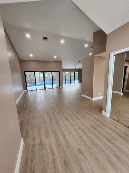 На продажу: $749,900 (3 спален, 2 ванн, 2003 Квадратных фут)