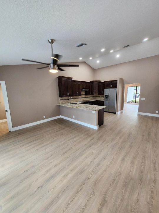 На продажу: $749,900 (3 спален, 2 ванн, 2003 Квадратных фут)