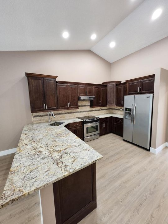 На продажу: $749,900 (3 спален, 2 ванн, 2003 Квадратных фут)