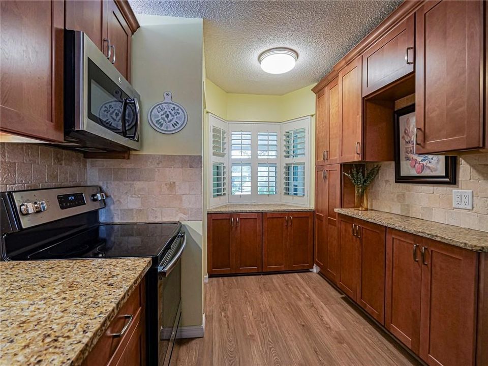 待售: $205,000 (2 贝兹, 2 浴室, 913 平方英尺)