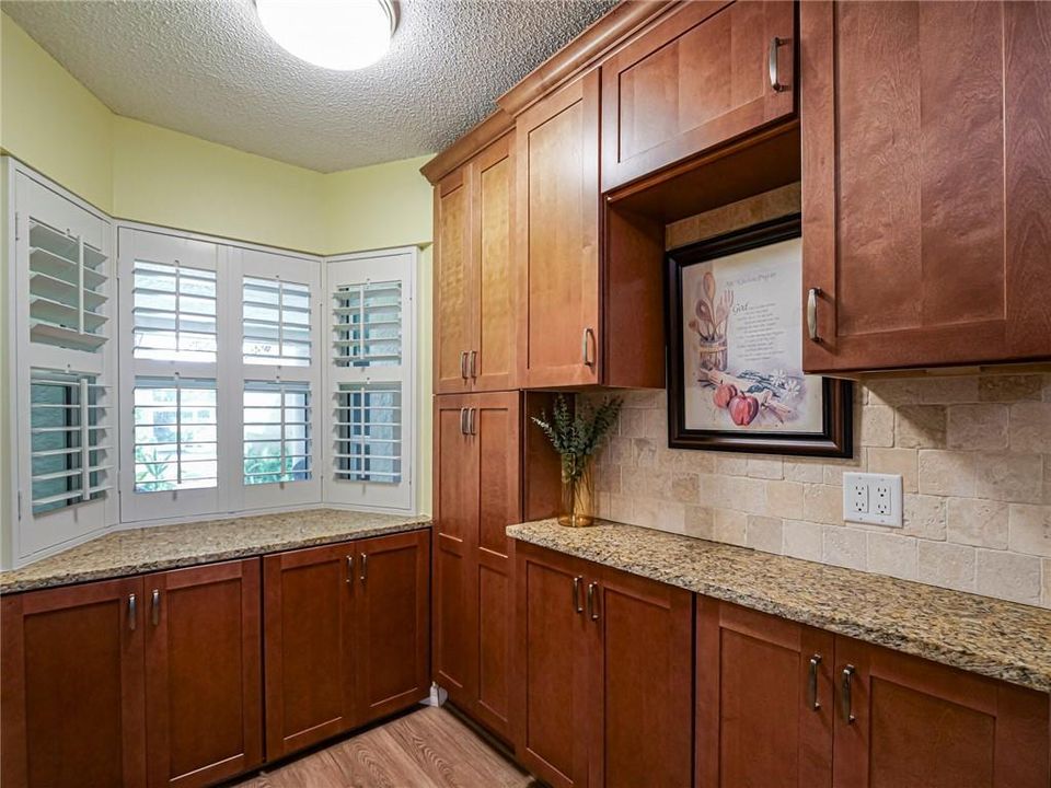 待售: $205,000 (2 贝兹, 2 浴室, 913 平方英尺)