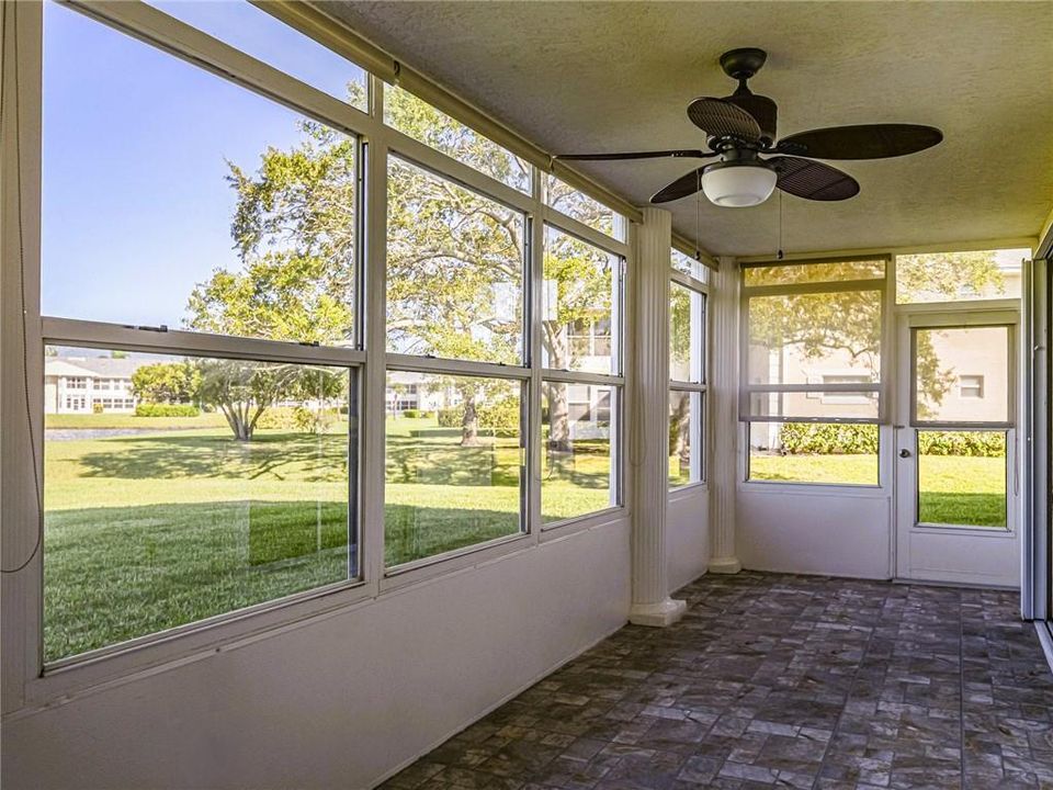 待售: $205,000 (2 贝兹, 2 浴室, 913 平方英尺)