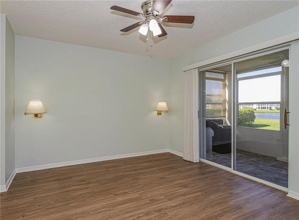 待售: $205,000 (2 贝兹, 2 浴室, 913 平方英尺)