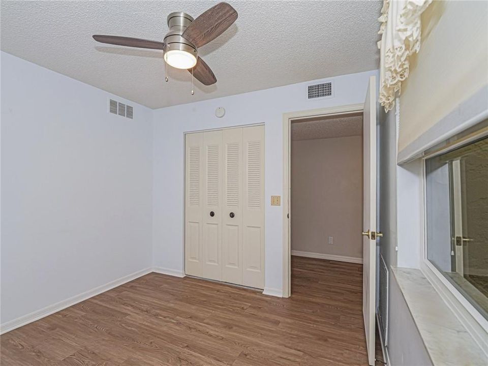 待售: $205,000 (2 贝兹, 2 浴室, 913 平方英尺)