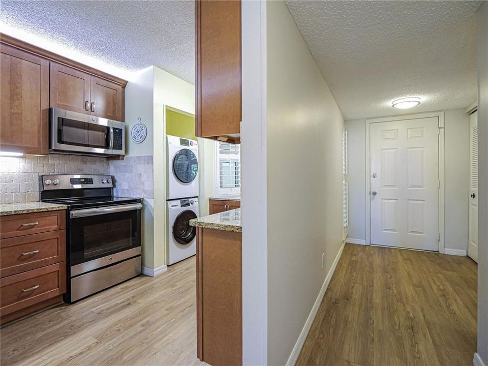 待售: $205,000 (2 贝兹, 2 浴室, 913 平方英尺)