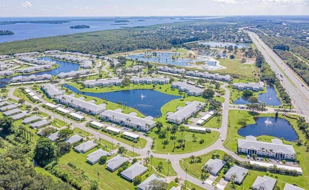 待售: $205,000 (2 贝兹, 2 浴室, 913 平方英尺)