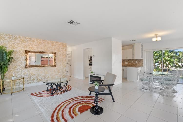 出租: $4,624 (3 贝兹, 2 浴室, 1492 平方英尺)