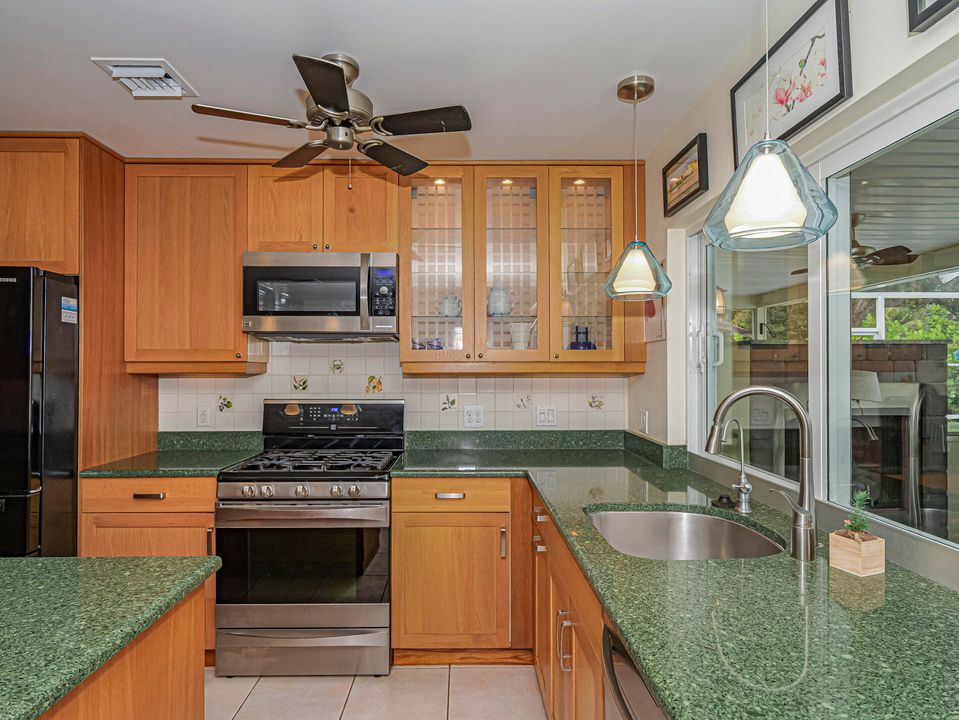 На продажу: $1,095,000 (3 спален, 2 ванн, 1529 Квадратных фут)