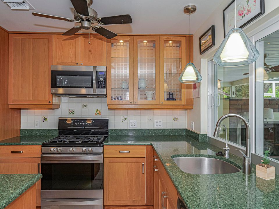 На продажу: $1,095,000 (3 спален, 2 ванн, 1529 Квадратных фут)