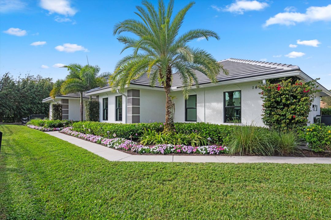 For Sale: $4,000,000 (4 beds, 3 baths, 3114 Square Feet)