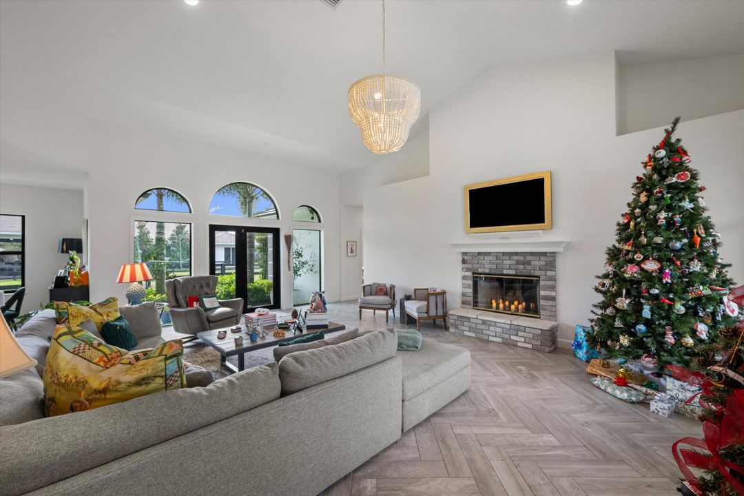 For Sale: $4,000,000 (4 beds, 3 baths, 3114 Square Feet)