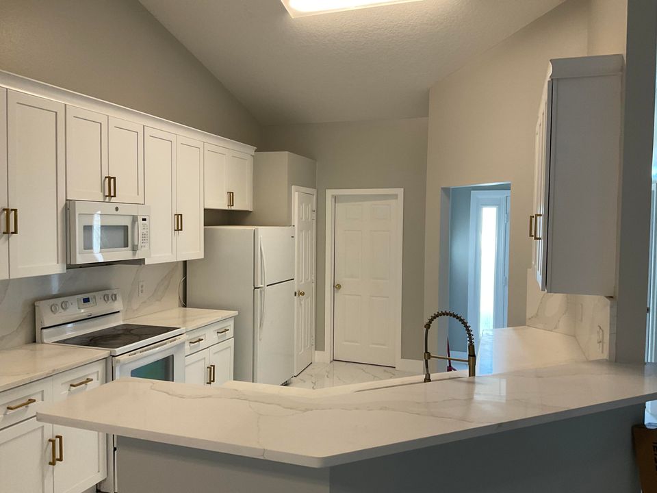 На продажу: $420,000 (4 спален, 2 ванн, 1754 Квадратных фут)