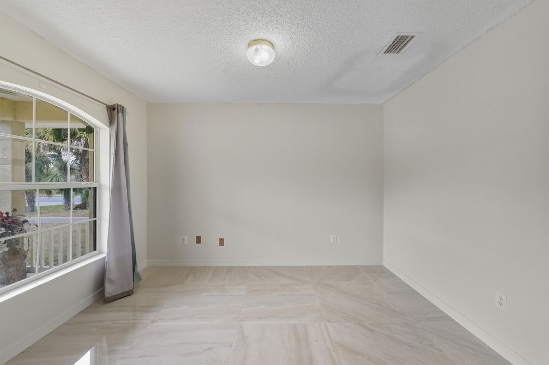 待售: $415,000 (4 贝兹, 2 浴室, 2055 平方英尺)