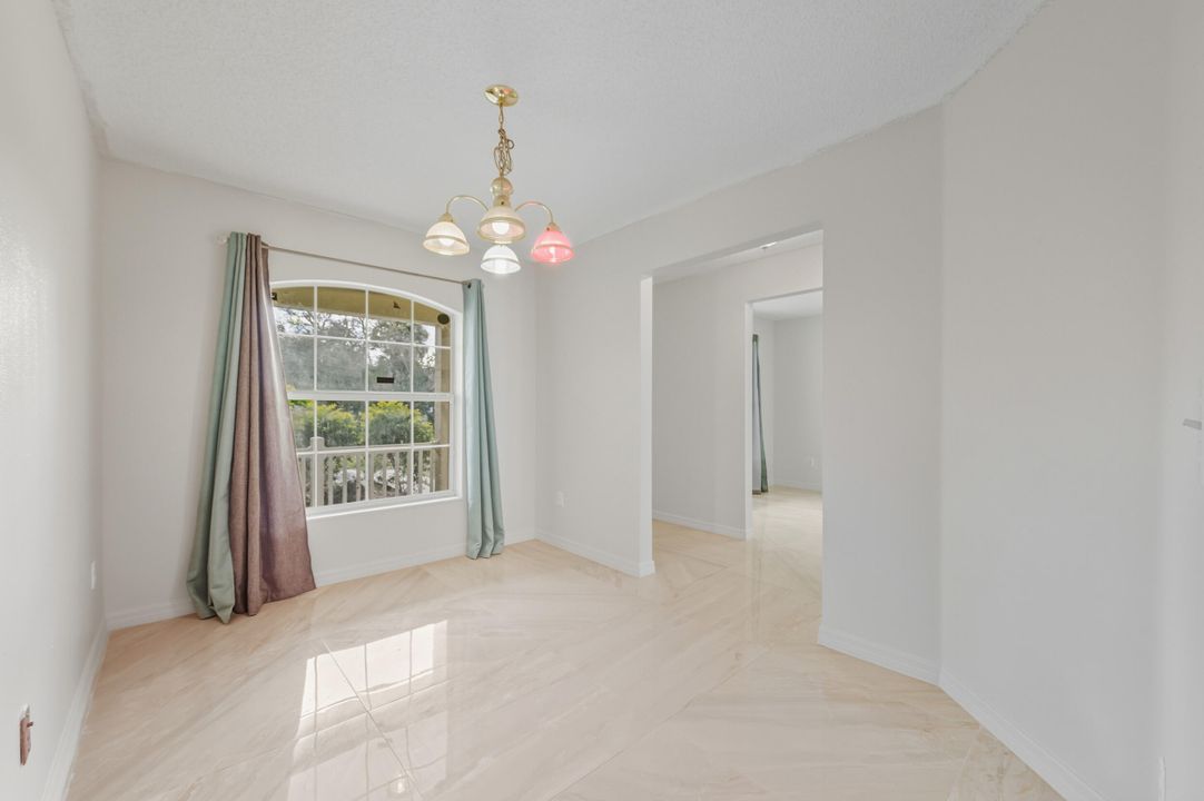 待售: $415,000 (4 贝兹, 2 浴室, 2055 平方英尺)