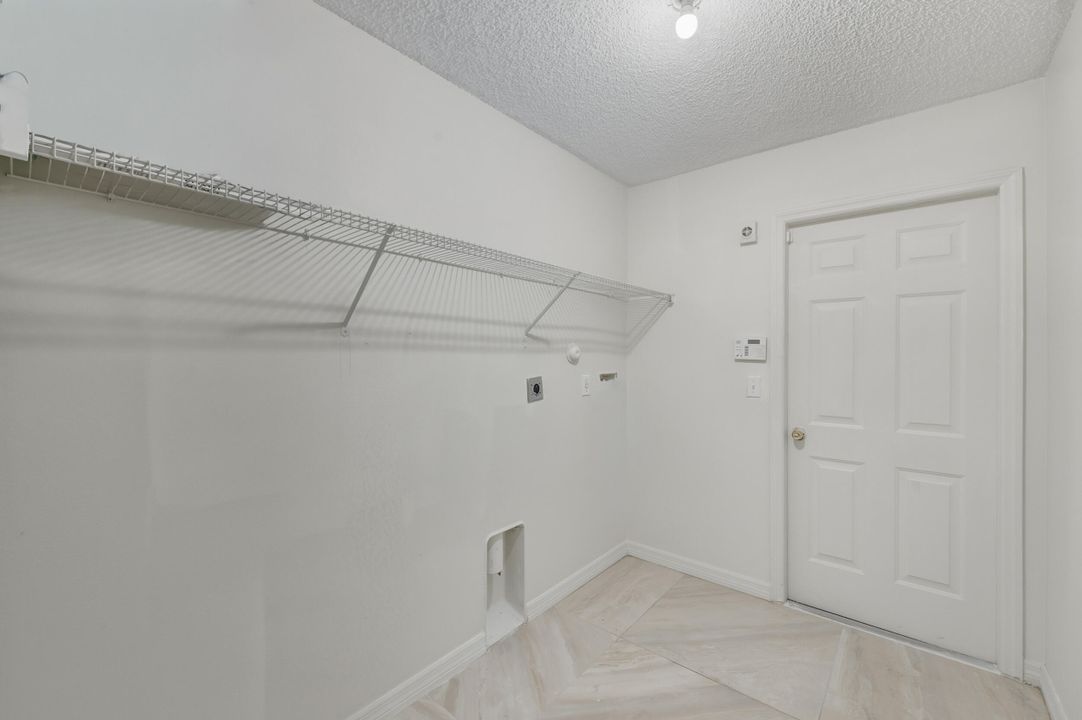 待售: $415,000 (4 贝兹, 2 浴室, 2055 平方英尺)