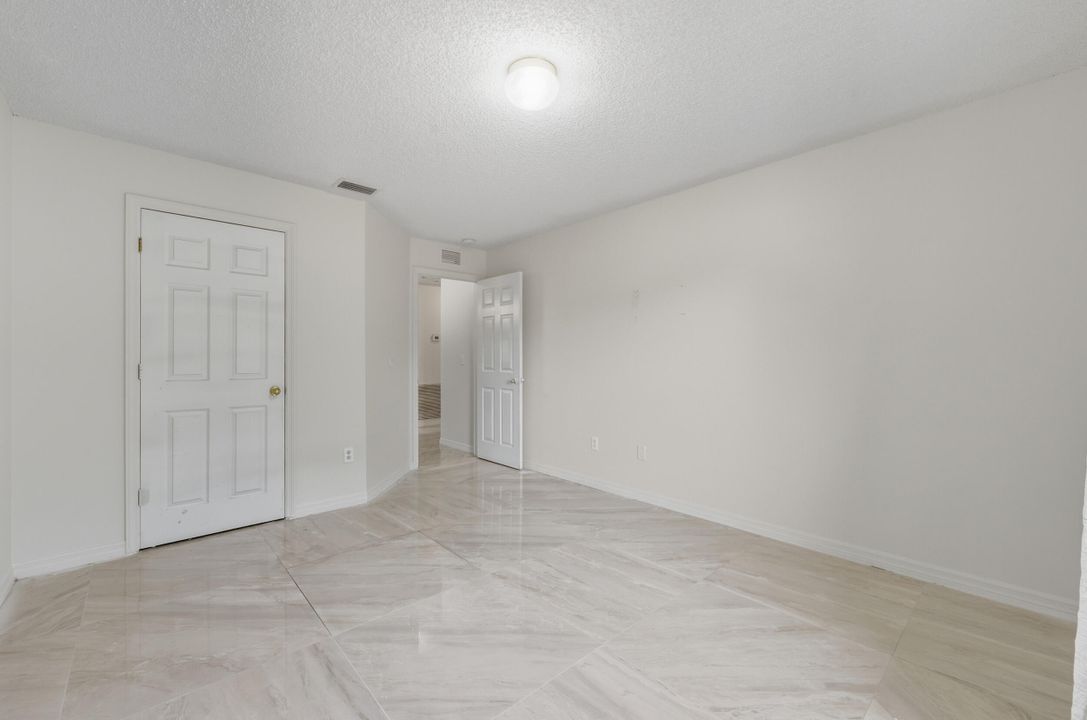 待售: $415,000 (4 贝兹, 2 浴室, 2055 平方英尺)