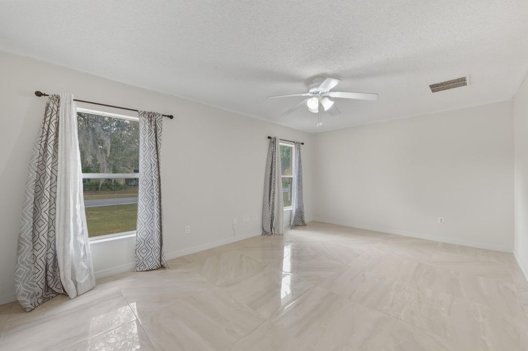 待售: $415,000 (4 贝兹, 2 浴室, 2055 平方英尺)