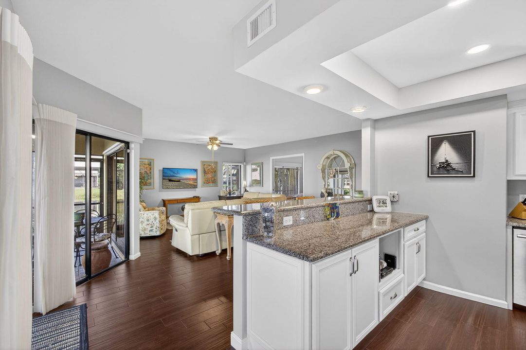 На продажу: $479,900 (2 спален, 2 ванн, 1422 Квадратных фут)