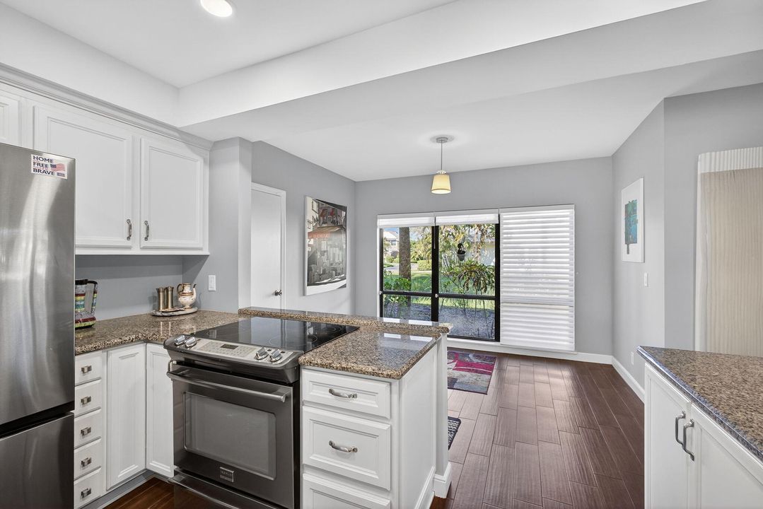 На продажу: $479,900 (2 спален, 2 ванн, 1422 Квадратных фут)