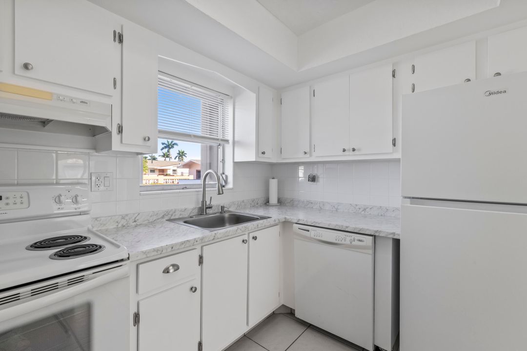 待售: $97,000 (1 贝兹, 1 浴室, 611 平方英尺)