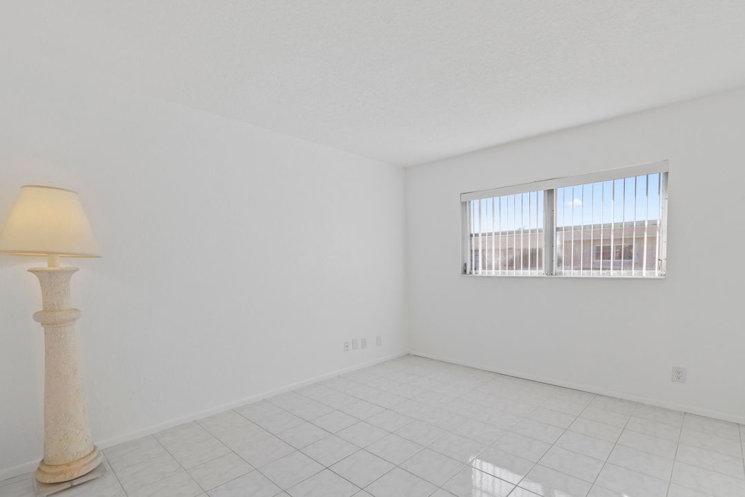 待售: $97,000 (1 贝兹, 1 浴室, 611 平方英尺)