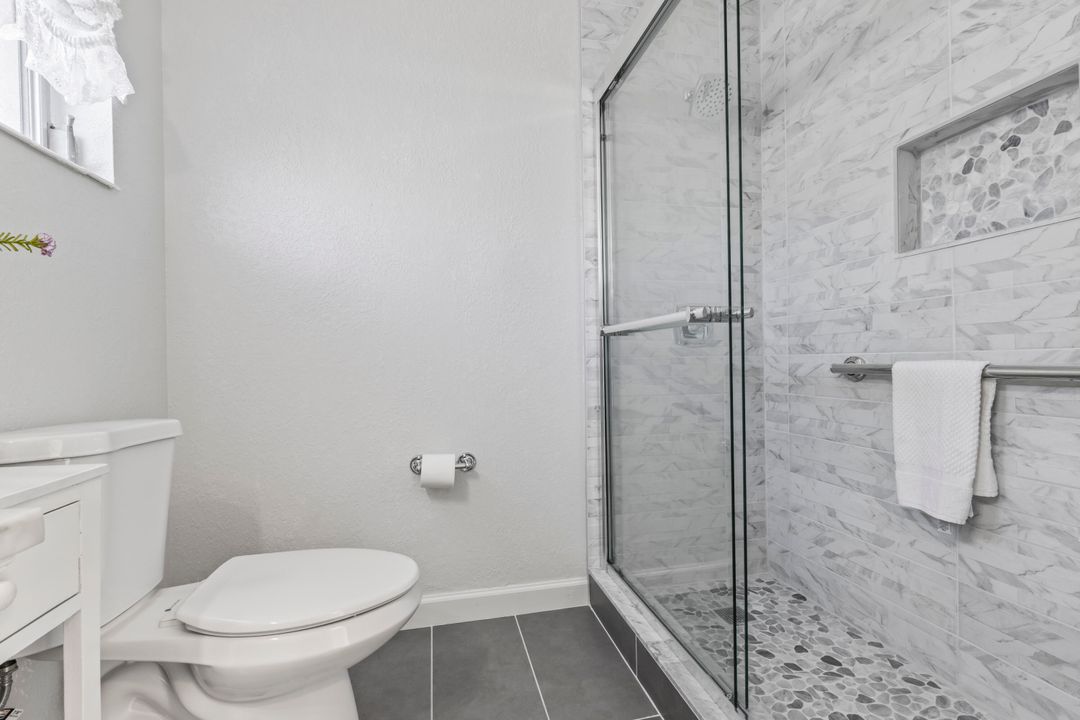 待售: $97,000 (1 贝兹, 1 浴室, 611 平方英尺)