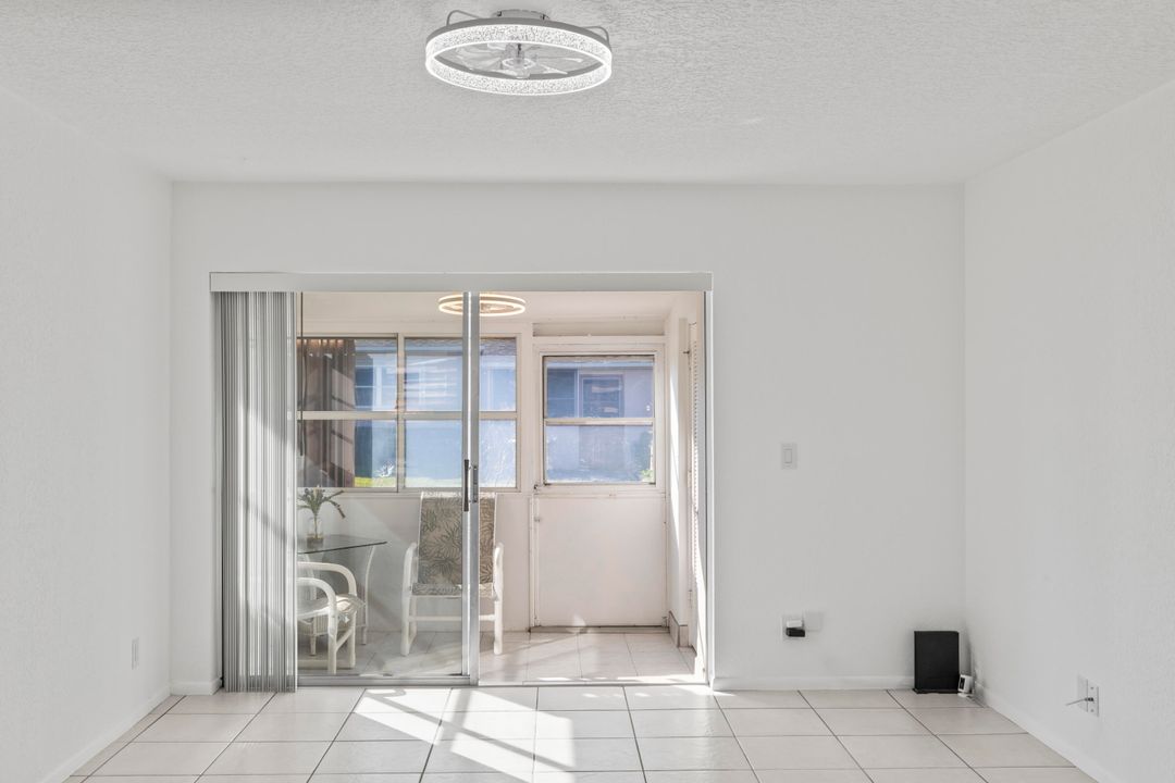 待售: $97,000 (1 贝兹, 1 浴室, 611 平方英尺)