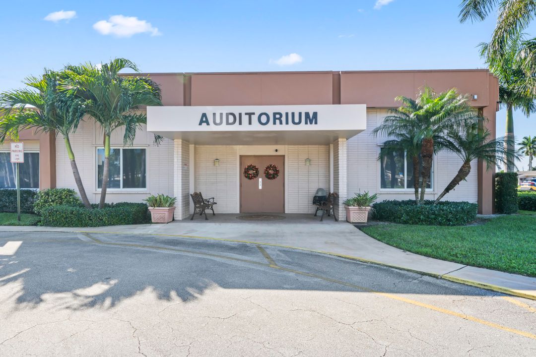 待售: $97,000 (1 贝兹, 1 浴室, 611 平方英尺)