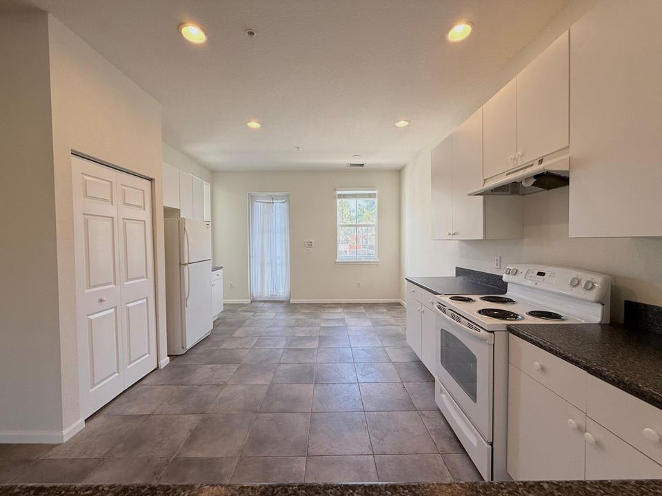 For Rent: $2,450 (2 beds, 2 baths, 1862 Square Feet)