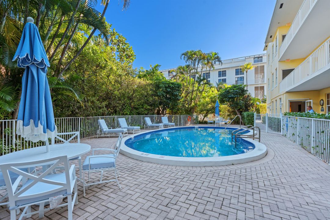 For Sale: $2,200,000 (2 beds, 2 baths, 1426 Square Feet)