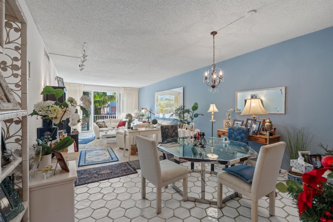 For Sale: $2,200,000 (2 beds, 2 baths, 1426 Square Feet)