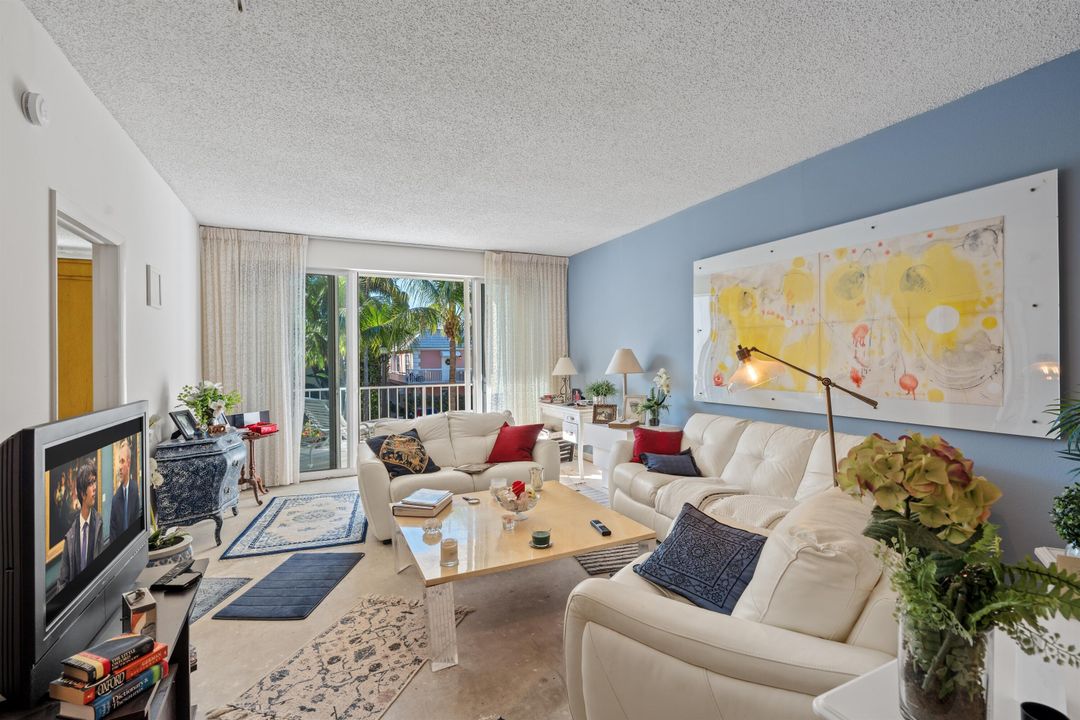 For Sale: $2,200,000 (2 beds, 2 baths, 1426 Square Feet)