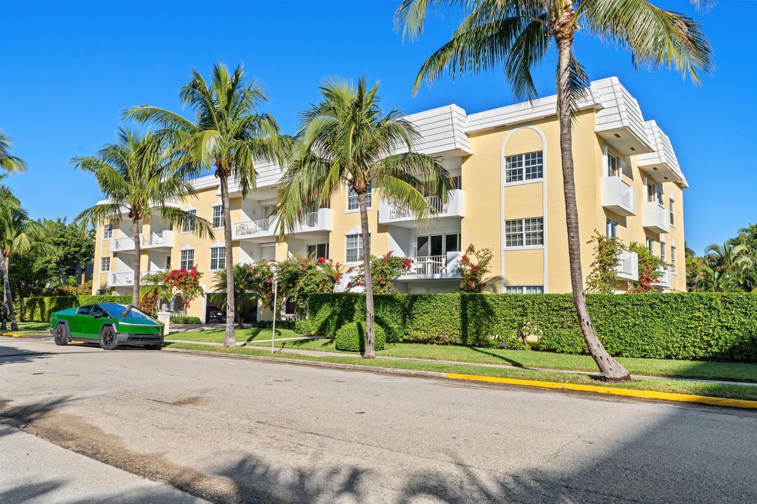 For Sale: $2,200,000 (2 beds, 2 baths, 1426 Square Feet)
