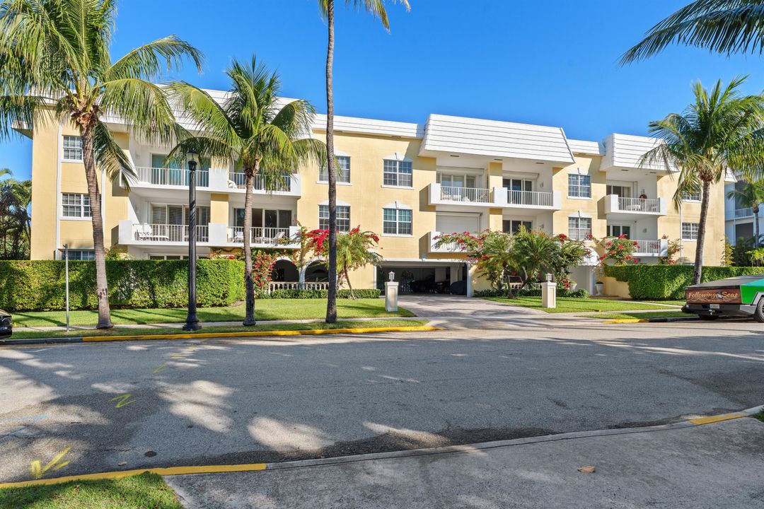 For Sale: $2,200,000 (2 beds, 2 baths, 1426 Square Feet)