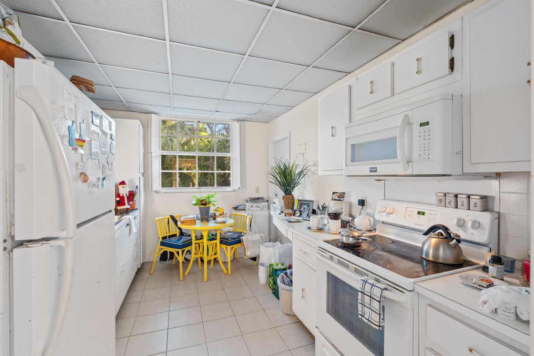 For Sale: $2,200,000 (2 beds, 2 baths, 1426 Square Feet)