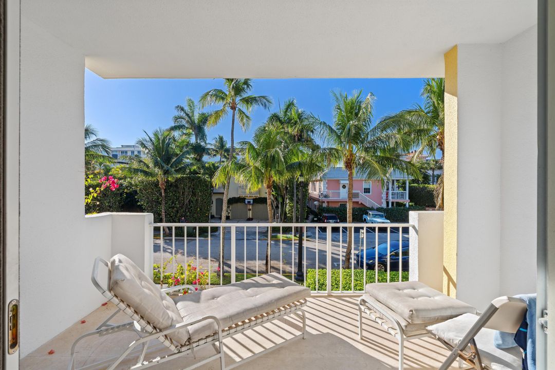 For Sale: $2,200,000 (2 beds, 2 baths, 1426 Square Feet)