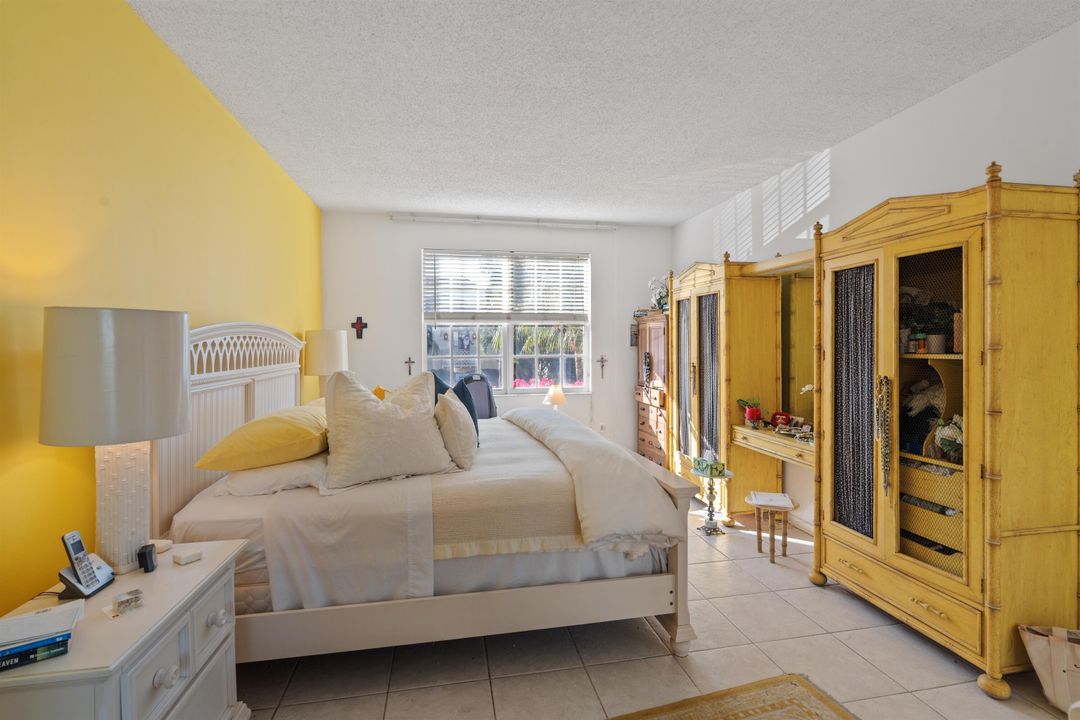 For Sale: $2,200,000 (2 beds, 2 baths, 1426 Square Feet)