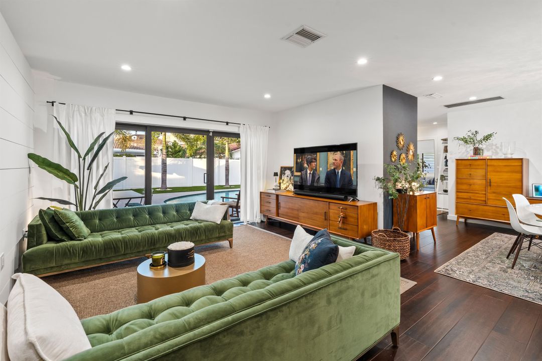 En Venta: $1,495,000 (4 camas, 2 baños, 1702 Pies cuadrados)