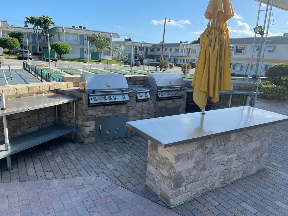 На продажу: $160,000 (2 спален, 1 ванн, 819 Квадратных фут)