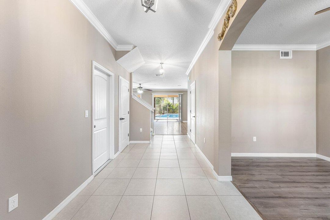 На продажу: $660,000 (6 спален, 5 ванн, 3885 Квадратных фут)