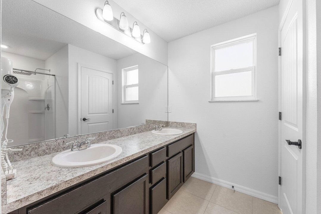 На продажу: $660,000 (6 спален, 5 ванн, 3885 Квадратных фут)